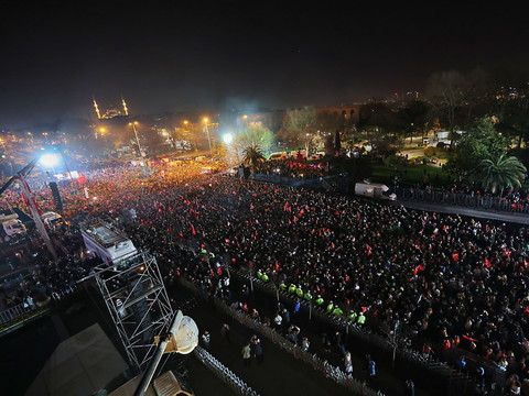 L'opposition en liesse à Istanbul au soir des municipales