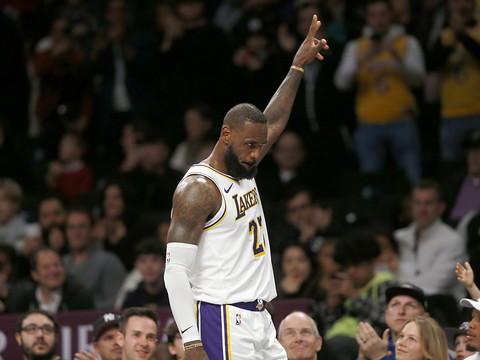 LeBron James rejoint Michael Jordan