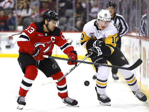 Les Devils craquent face aux Penguins