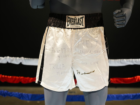Le short porté par Mohamed Ali contre Frazier à Manille en vente