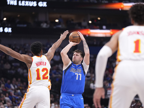 Capela et les Hawks battus à Dallas