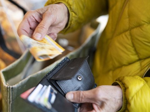 Le climat de consommation en Suisse est resté stable en mars