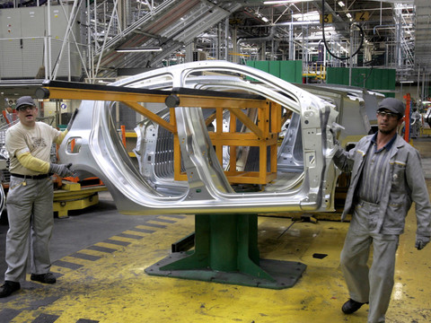 France: la production industrielle rebondit de 0,2% en février