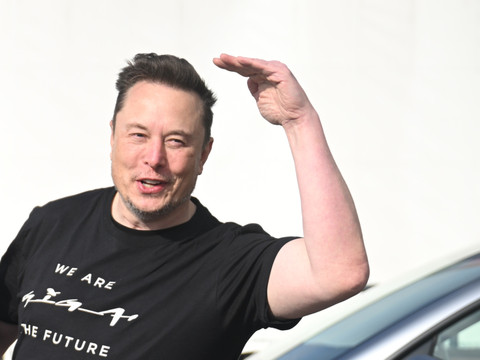 Musk accuse un juge de censure: ouverture d'une enquête au Brésil