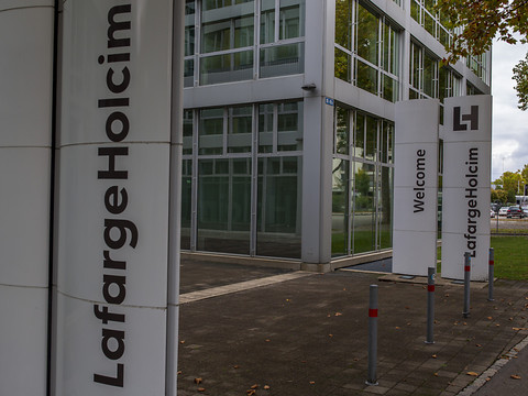 Holcim: intrusion sur un site Lafarge lors d'une action climat