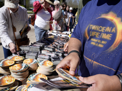 Une éclipse solaire totale traverse le nord du continent américain