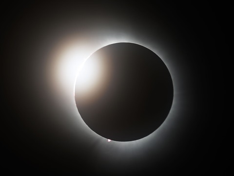 Une astrologue effrayée par l'éclipse tue son partenaire