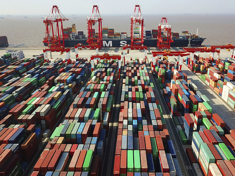 Les exportations chinoises chutent plus que prévu en mars