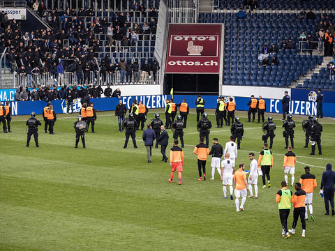 Les cantons préparent l'introduction de billets personnalisés contre les hooligans