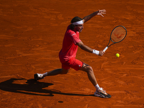 Tstitsipas sort Sinner en demi-finale à Monte-Carlo