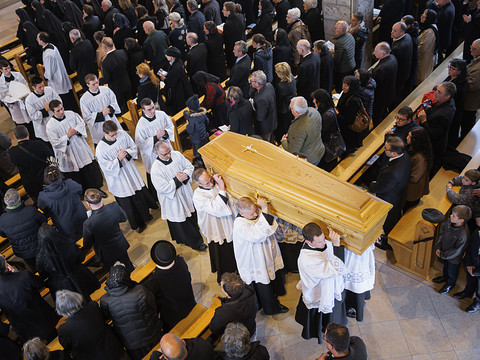 L'ex-évêque Vitus Huonder enterré à Ecône, à côté de Mgr Lefebvre