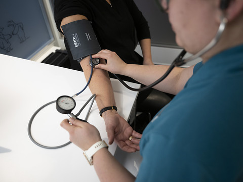 Augmentation de 2,5% des coûts de la santé en Suisse en 2022