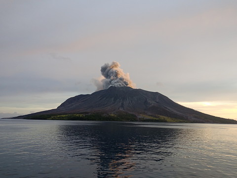 La menace d'un volcan persiste en Indonésie