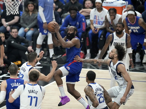 Le grand James Harden est de retour