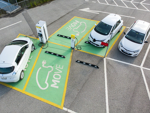 Voitures électriques: 2024 devrait être une nouvelle année record