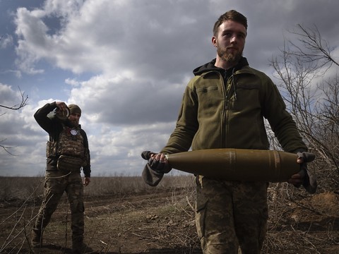 Kiev veut faire rentrer au pays les hommes en âge de combattre