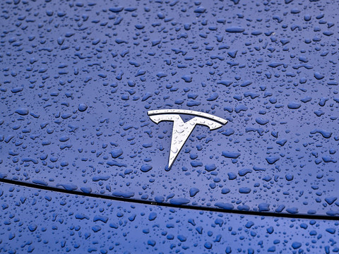 Tesla essuie une chute de 55% du bénéfice net au premier trimestre