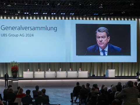 UBS fait fi des critiques à son assemblée générale