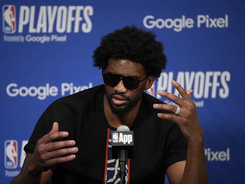 Embiid annonce souffrir de la maladie de Bell
