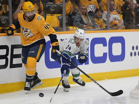 Pius Suter et Vancouver s'imposent à Nashville
