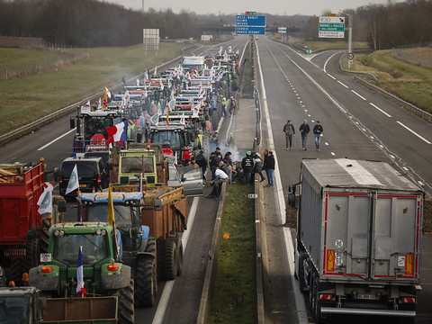 Nouvelles mesures pour mettre fin à la crise agricole en France