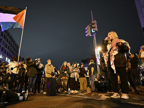 Biden se moque de Trump lors du dîner annuel des correspondants