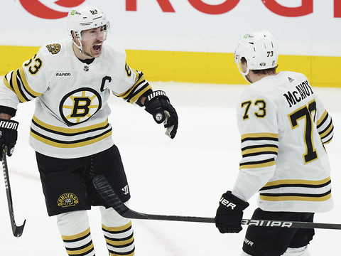 Boston fait le break face à Toronto