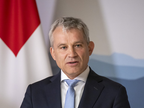 Beat Jans soutient le pacte européen sur l'asile