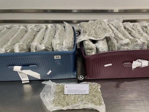 Passager avec 24 kilos de marijuana dans ses bagages à Zurich