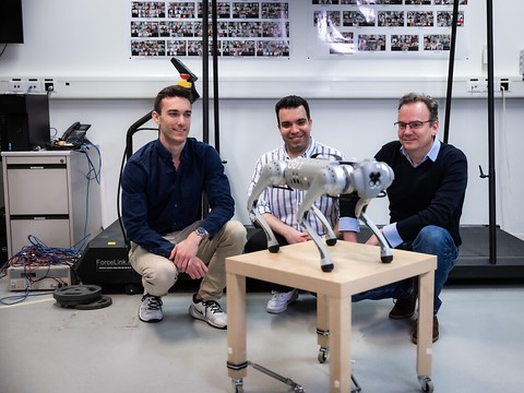 EPFL: un robot qui change d'allure et fait du stotting