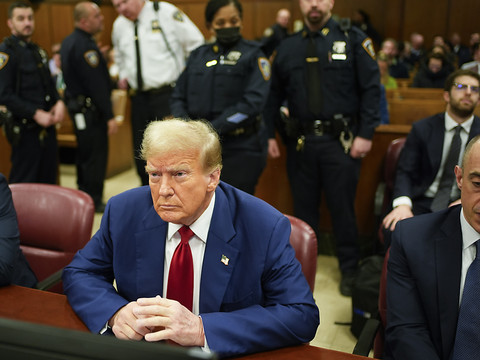 Trump condamné à des amendes pour outrage - Menace d'incarcération