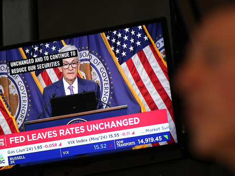 La Fed maintient ses taux, '