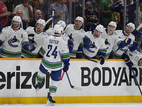 Suter envoie les Canucks en demi-finale de Conférence