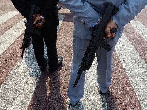 Un mort et des blessés dans une fusillade près de Paris