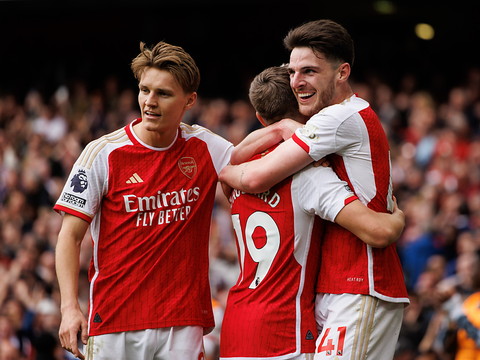 Arsenal et Manchester City gardent le cap