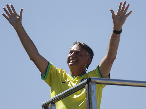 L'ex-président Bolsonaro hospitalisé pour une infection cutanée
