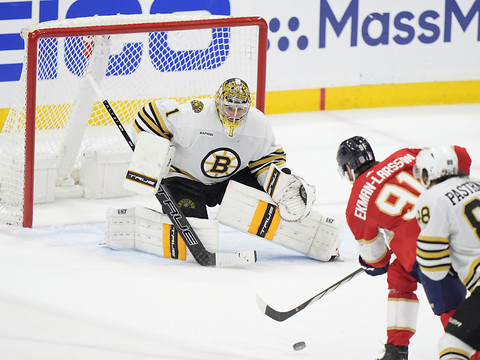 Boston frappe fort d'entrée face aux Panthers