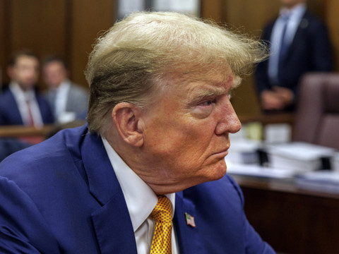 Stormy Daniels livre un récit cru de sa rencontre avec Trump