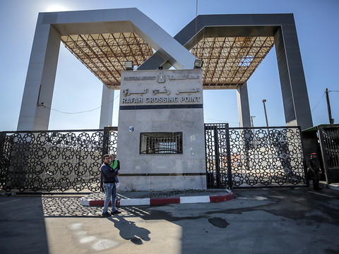 Israël déploie des chars à Rafah, négociations sur une trêve