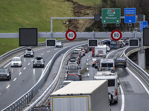 Départs de l'Ascension: au moins 13 km de bouchons au Gothard