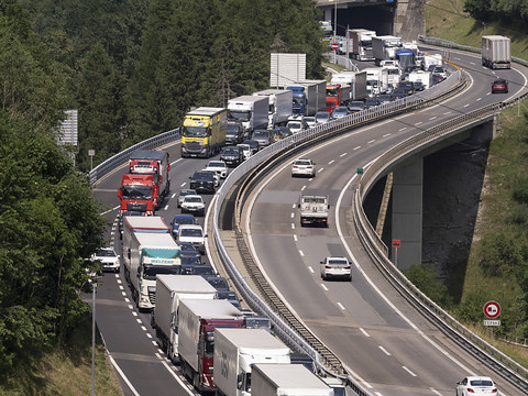 Départs de l'Ascension: plus de 15 km de bouchons au Gothard