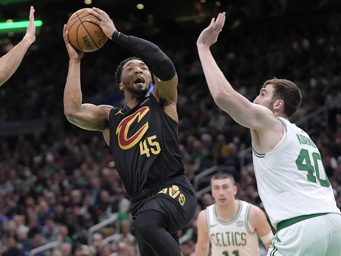 Cleveland piège le favori Boston et égalise dans la série