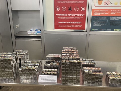 Un Anglais arrêté à Cointrin avec 4000 paquets de cigarettes