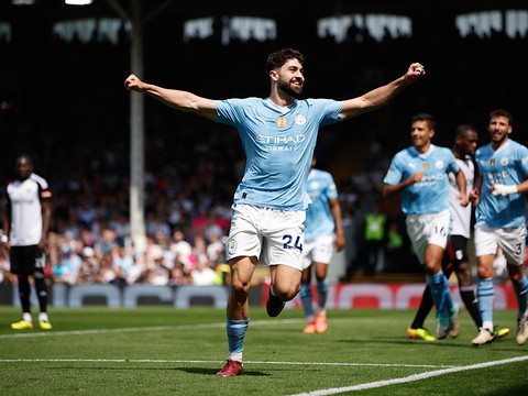 Manchester City met la pression sur Arsenal