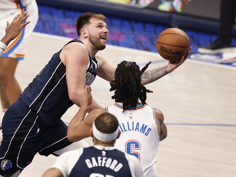 Les Mavericks prennent la main