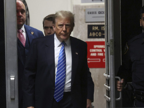 Au procès Trump, son ex-avocat devenu ennemi juré l'incrimine