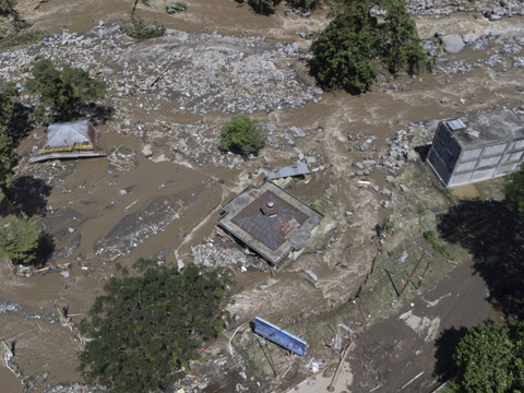Le bilan des inondations s'alourdit à 57 morts et 22 disparus en Indonésie