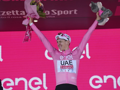 Giro: Valentin Paret-Peintre remporte la 10e étape