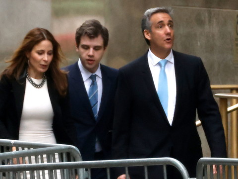 Au procès Trump, la défense tente de faire vaciller son ex-avocat