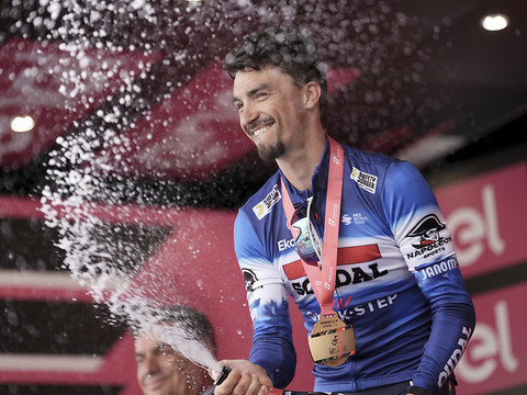 Tour d'Italie: belle victoire pour Julian Alaphilippe